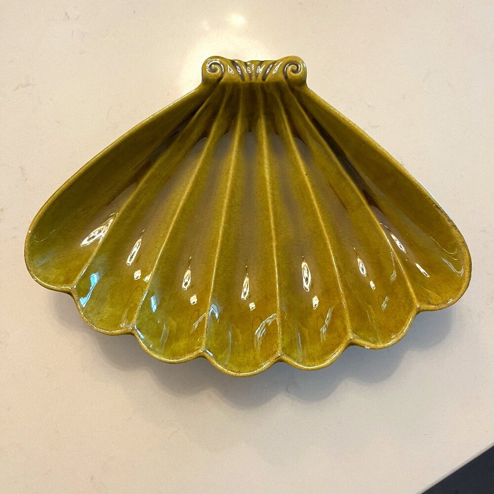 Vintage clam shell dish